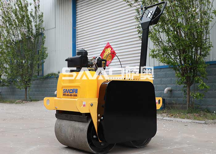 怎么選擇小型壓路機(jī)？你應(yīng)該知道的小技巧！