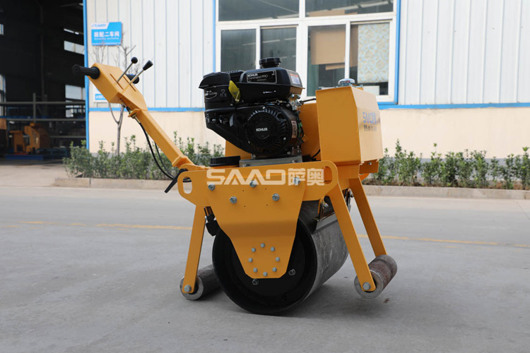 一個小型壓路機(jī)的使命，如何將碾壓工作做好