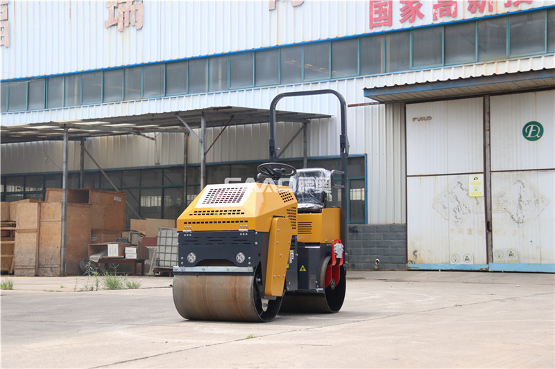 小型壓路機(jī)方向盤故障怎么辦？別著急，聽完廠家的介紹也不遲