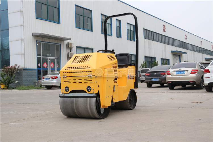 關(guān)于小型壓路機(jī)?？繂?wèn)題您知道多少呢？