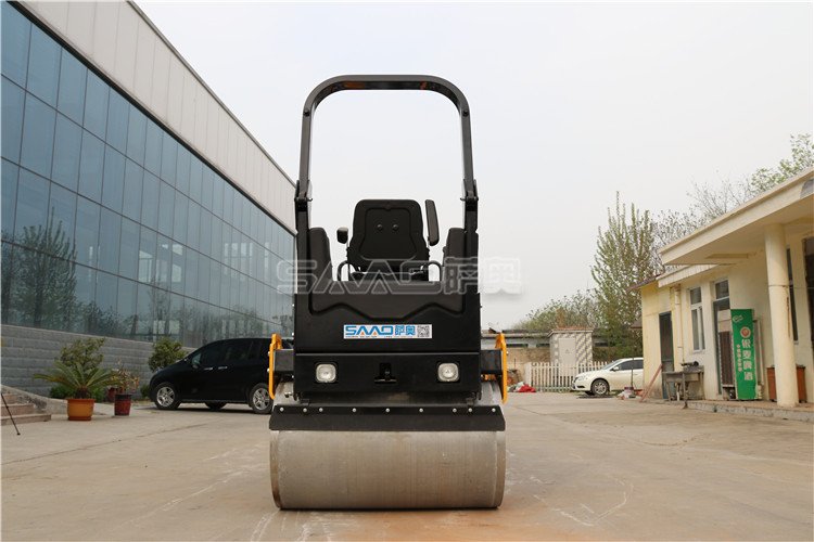 小型壓路機(jī)的配重塊為什么會(huì)松動(dòng)？