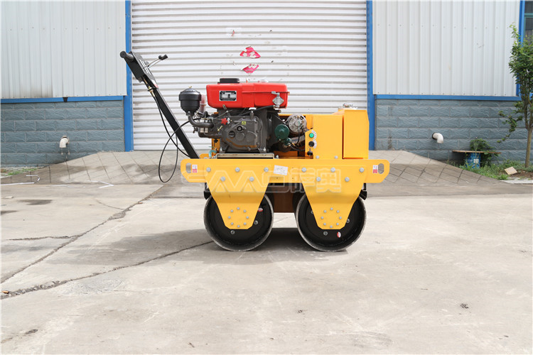 怎么樣鑒別小型壓路機(jī)是否翻新呢？這5個(gè)地方你要注意