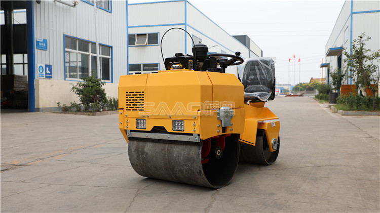 小型壓路機(jī)后光面輪胎可被代替嗎？